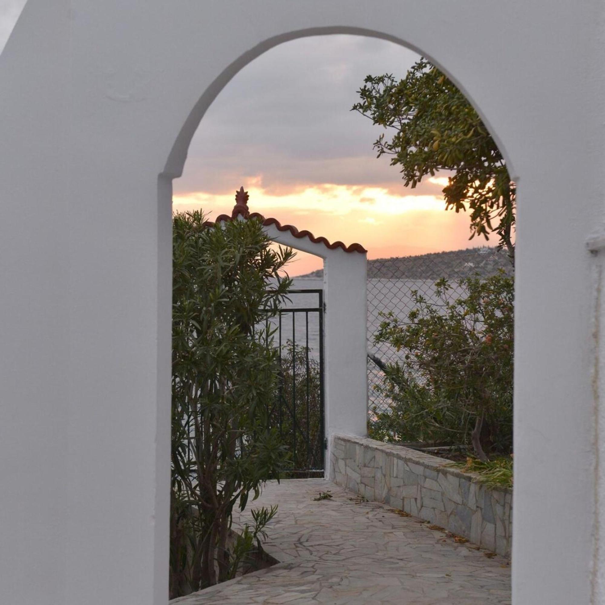 Salamis Beachfront House Extérieur photo